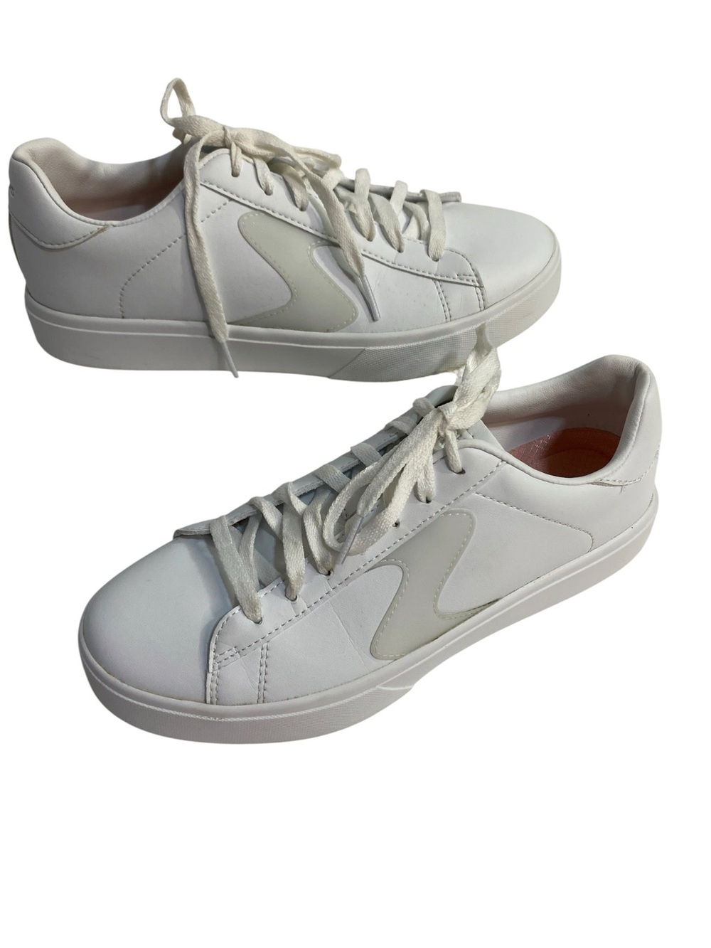 Skechers Women's White Low-Top Lace-Up Sneakers Low profile Size 8.5